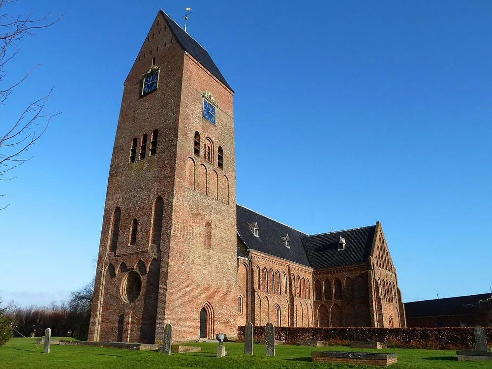 Stedum: Stedum - hervormde kerk - schuin van voren